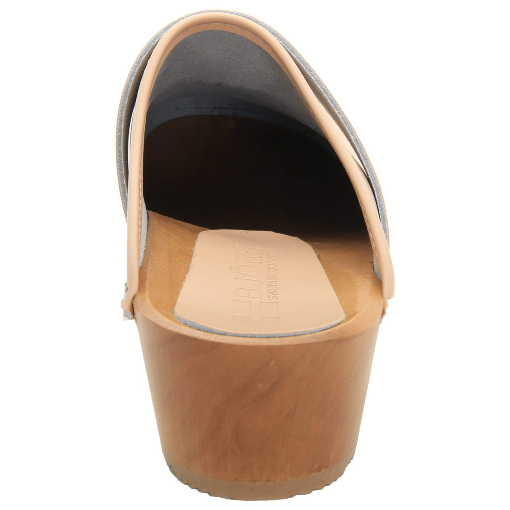 BJORK Maja Wood öffnet Back Clogs in Mandelleder