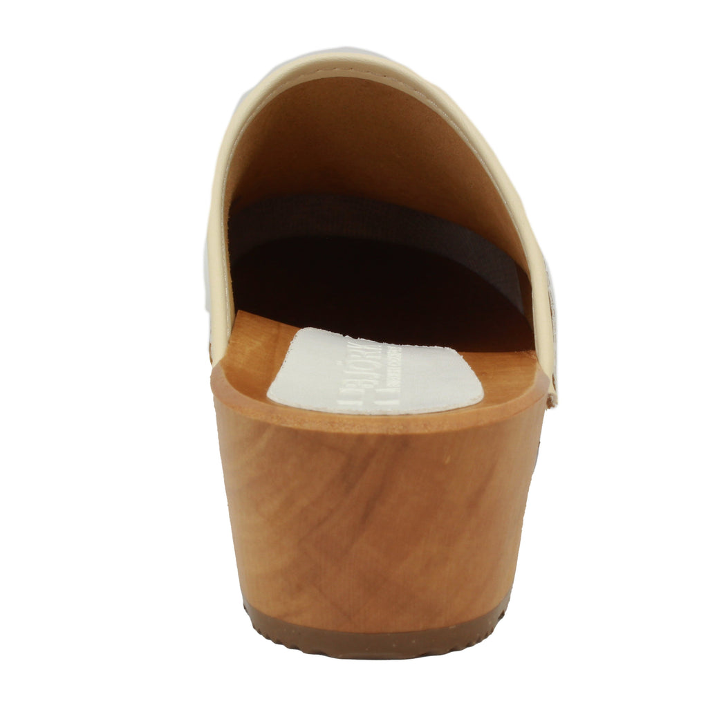 BJORK Maja Wood Open Back Tooled Natürliche Leder Clogs
