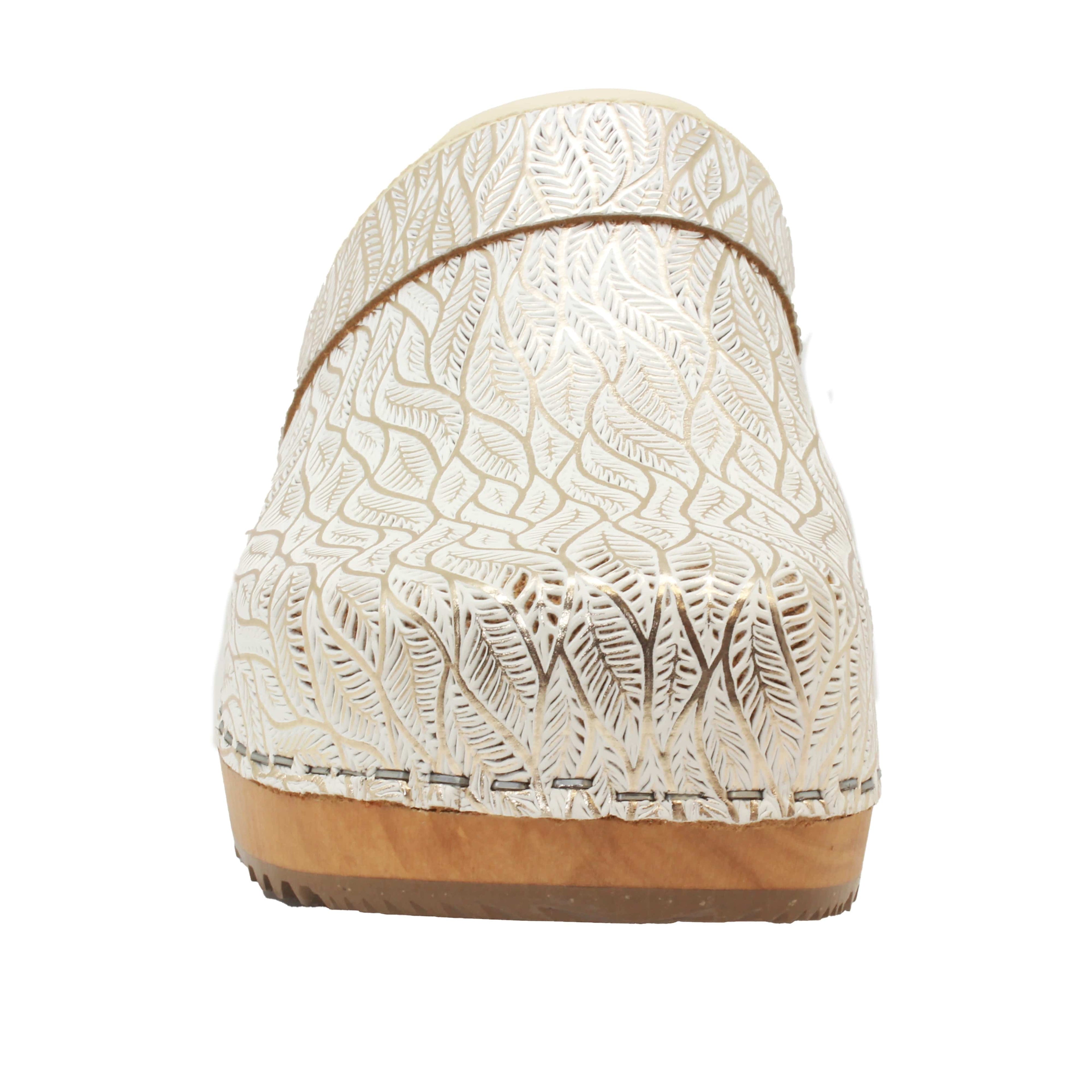 BJORK Maja Wood Open Back Tooled Natürliche Leder Clogs