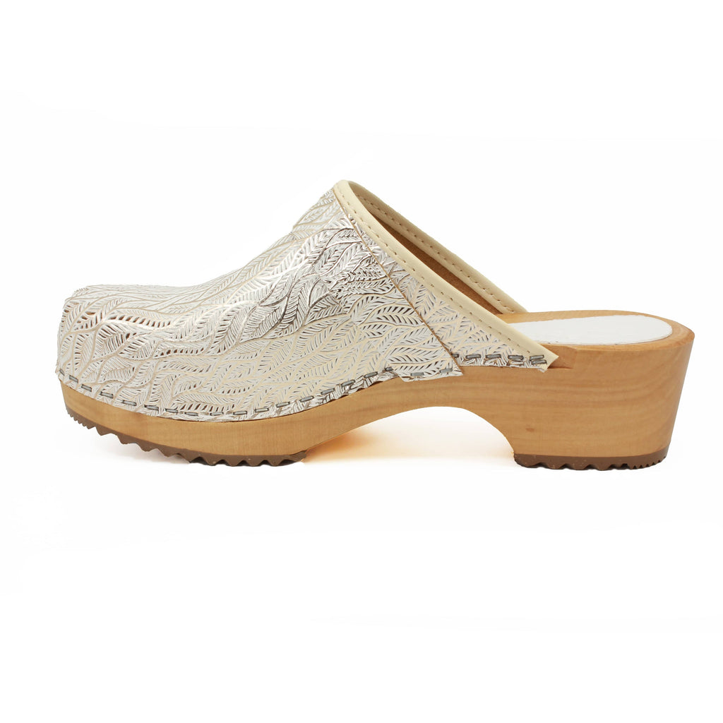 BJORK Maja Wood Open Back Tooled Natürliche Leder Clogs