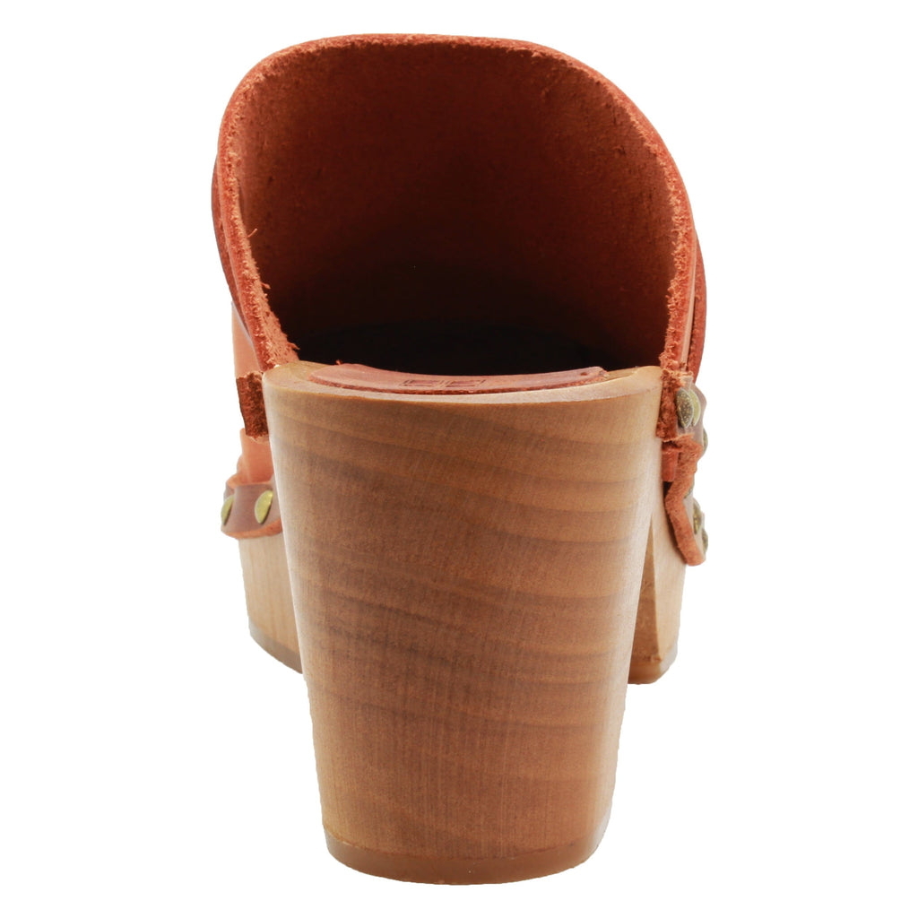 BJORK Maria Holz Clogs in Vintage Oiled Leather