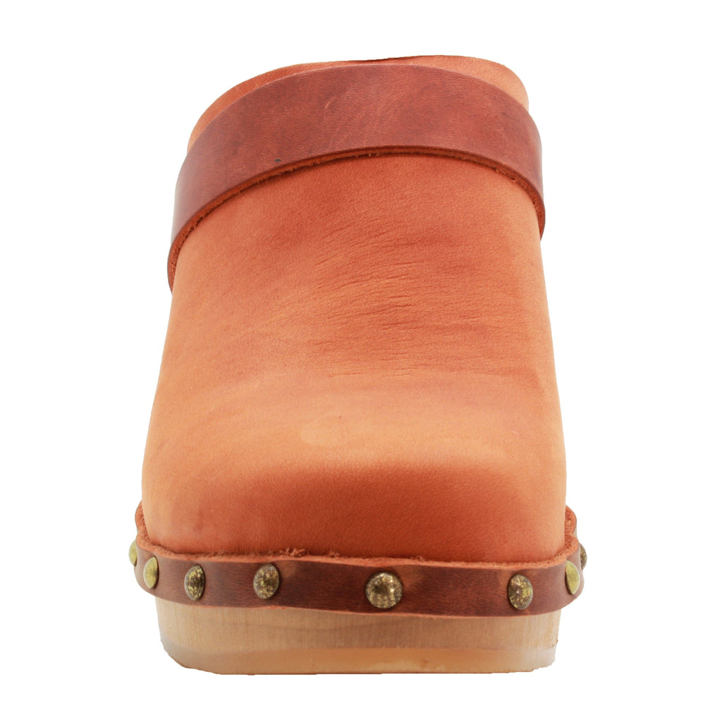 BJORK Maria Holz Clogs in Vintage Oiled Leather