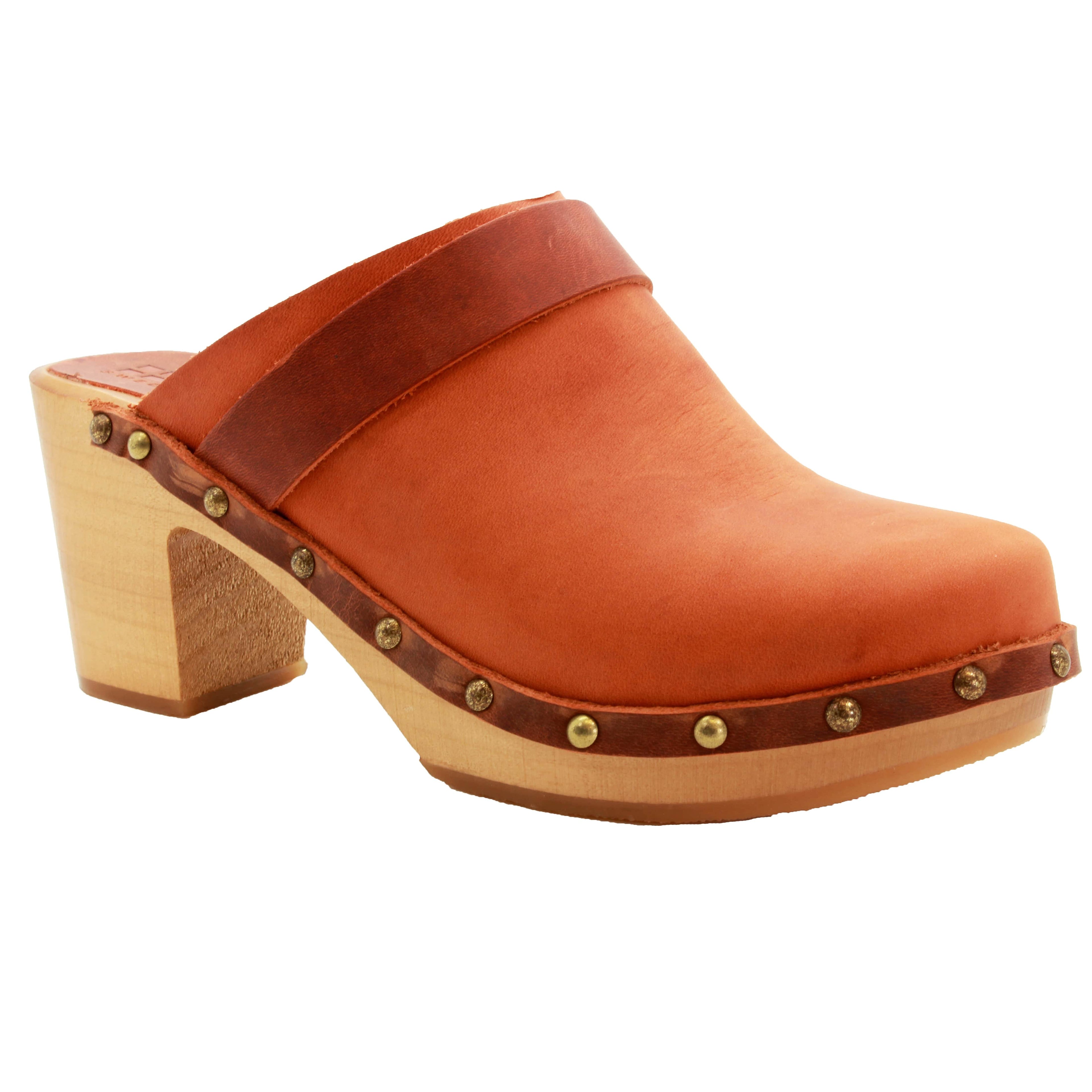 BJORK Maria Holz Clogs in Vintage Oiled Leather