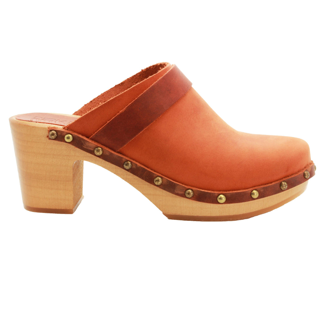 BJORK Maria Holz Clogs in Vintage Oiled Leather