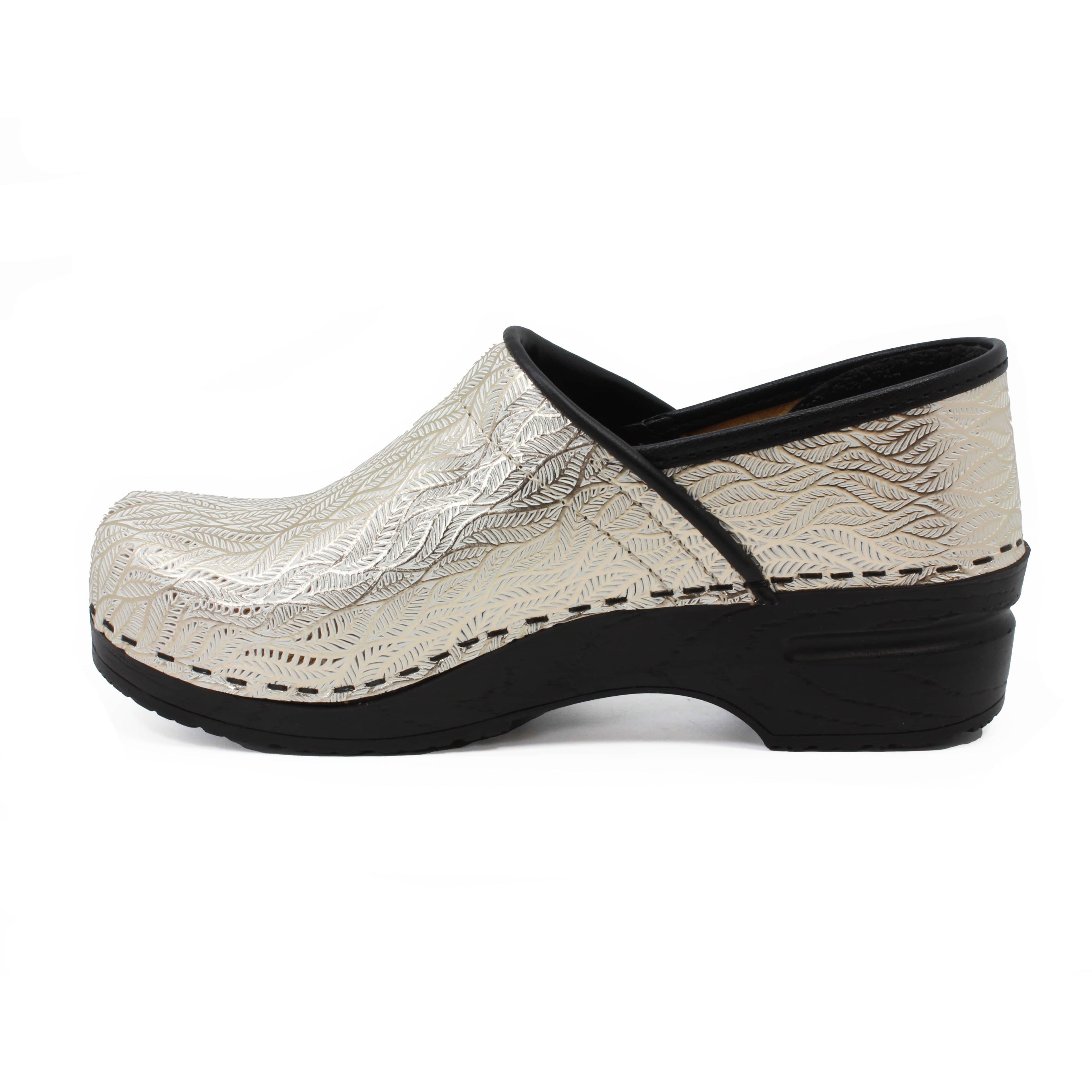 BJORK PROFESSIONAL Mysa Natural Tooled Leder Clogs