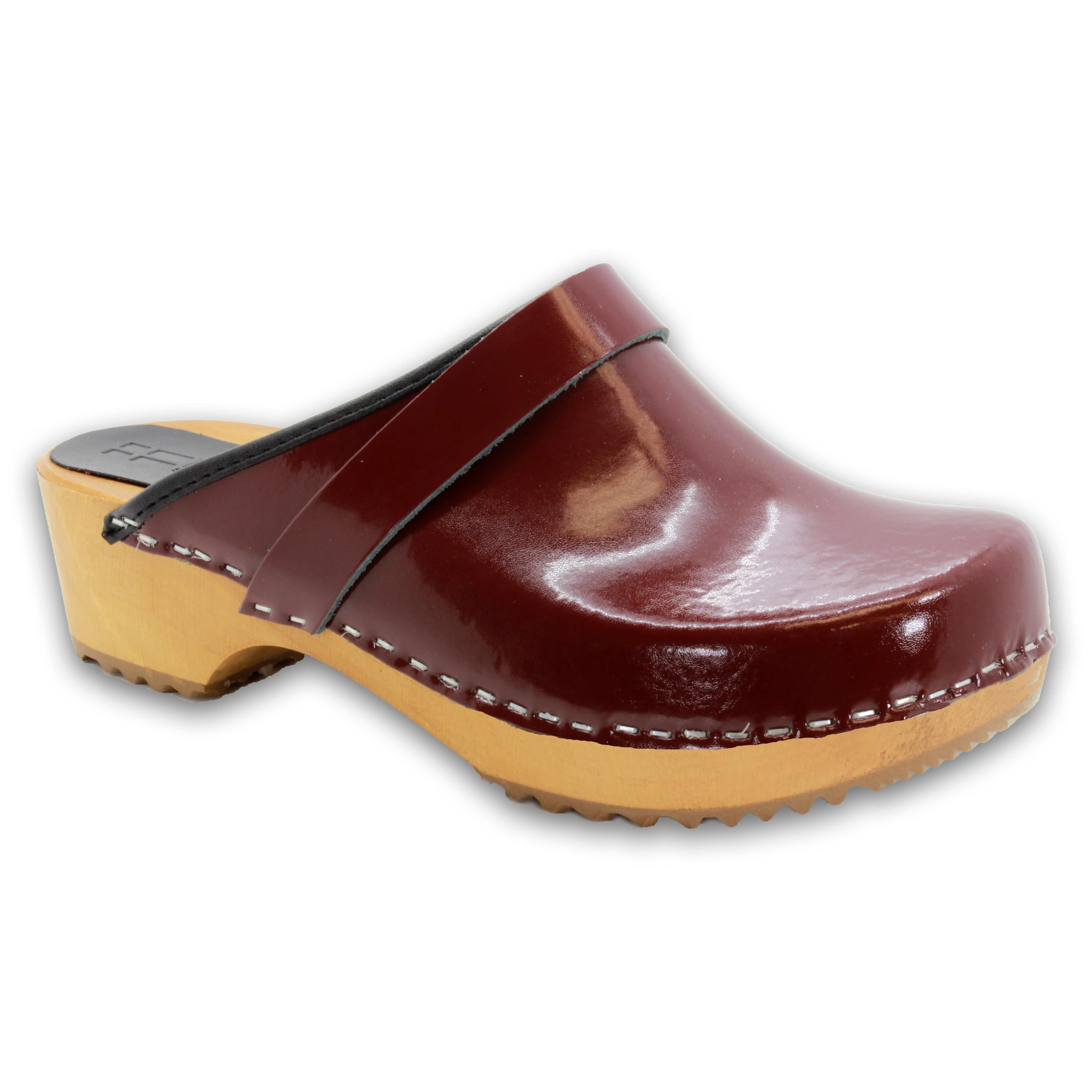 BJORK LEIA Holz Classic Open Back Maroon Patent Leder Clogs - CLOSEOUT