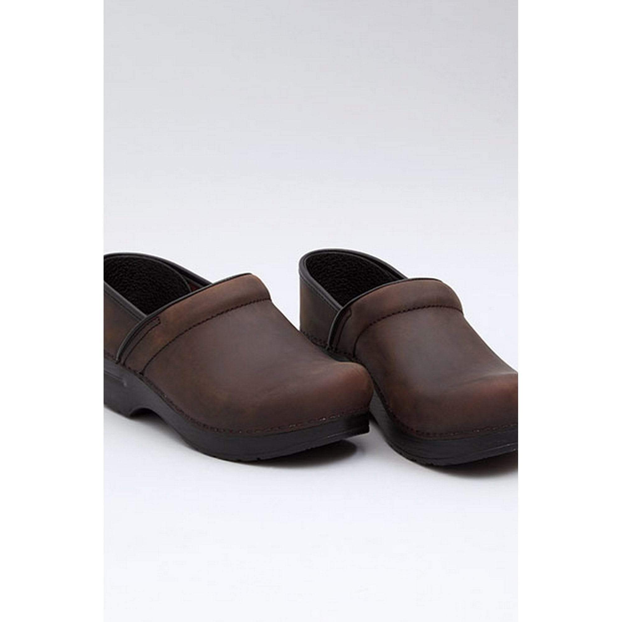DANSKO Männer WIDE Professionelle Braune geölte Leder Clogs